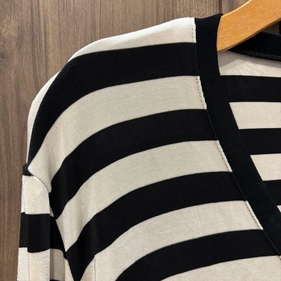 Chico's Travelers Size 3 (XL) Black and White Stripe Top V Neck - Picture 4 of 10